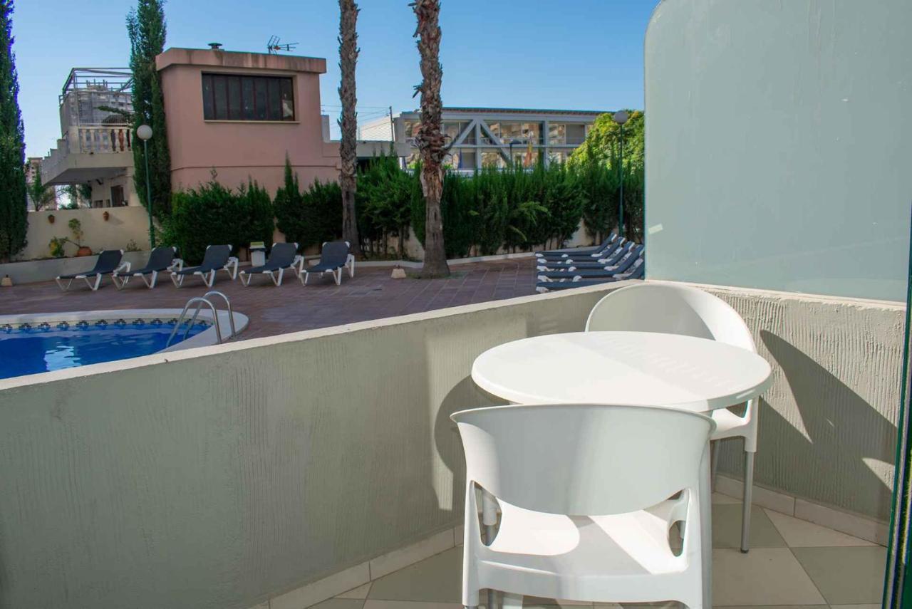 Apartamentos Michel Angelo Бенидорм Стая снимка